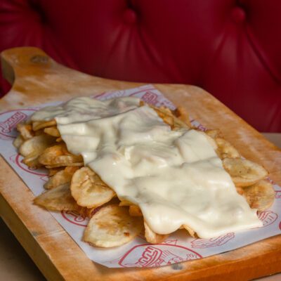 Tajadas de guineo verde gratinada